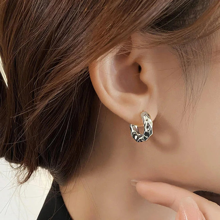 ミニマルラヴァピアス