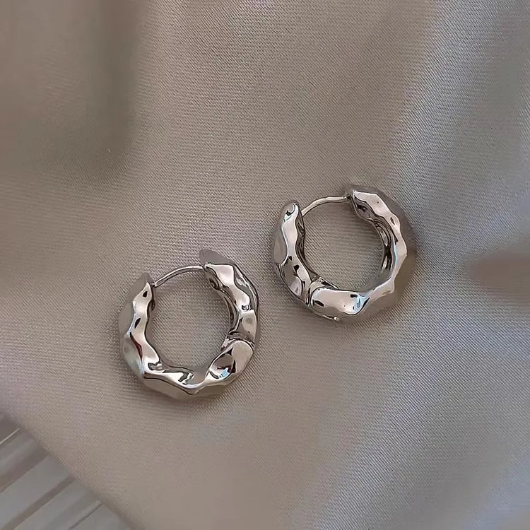 ミニマルラヴァピアス