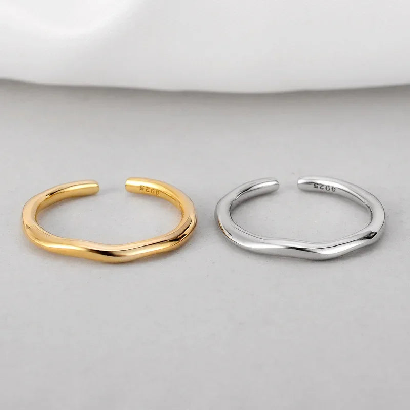 ミニマルワイヤーフープピアス
