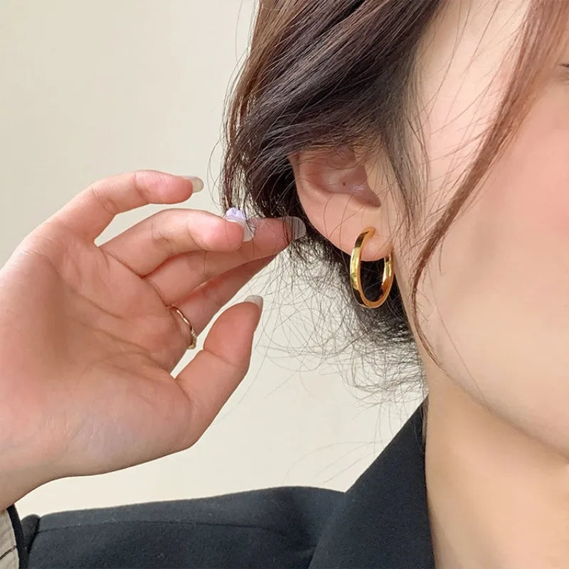 クラシカルフープピアス